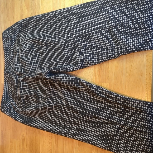 Express Columnist Pants Black/White Patterned 4R - Picture 6 of 9